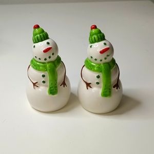 Snowman salt and pepper shakers. 3in tall